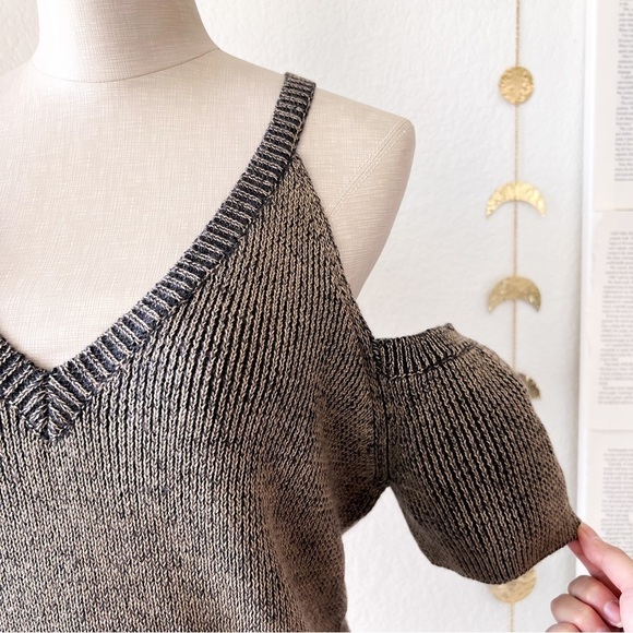 SPLENDID Surrey Marl Cold Shoulder Wool Knit V Neck Top - Picture 7 of 14